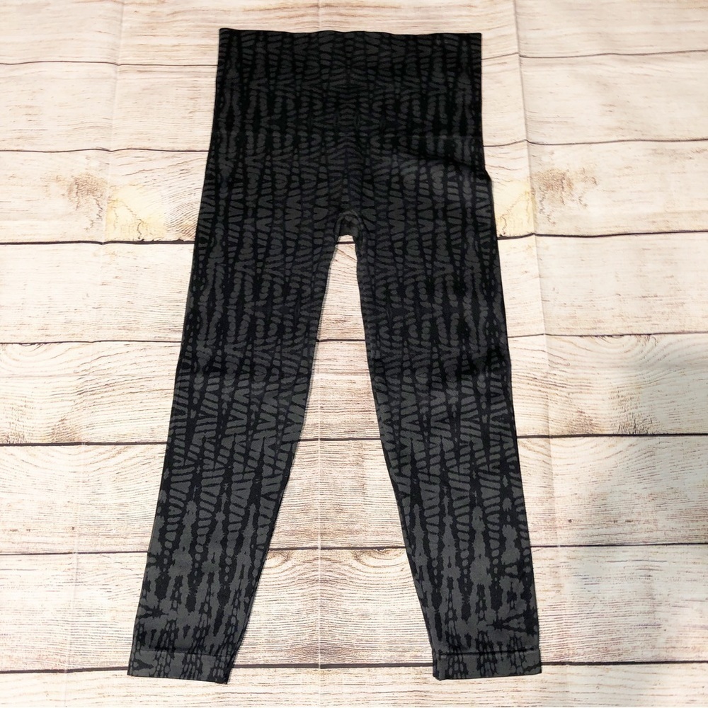 Spanx ‘Look at Me Now’ Seamless Geometric Grey Leggings